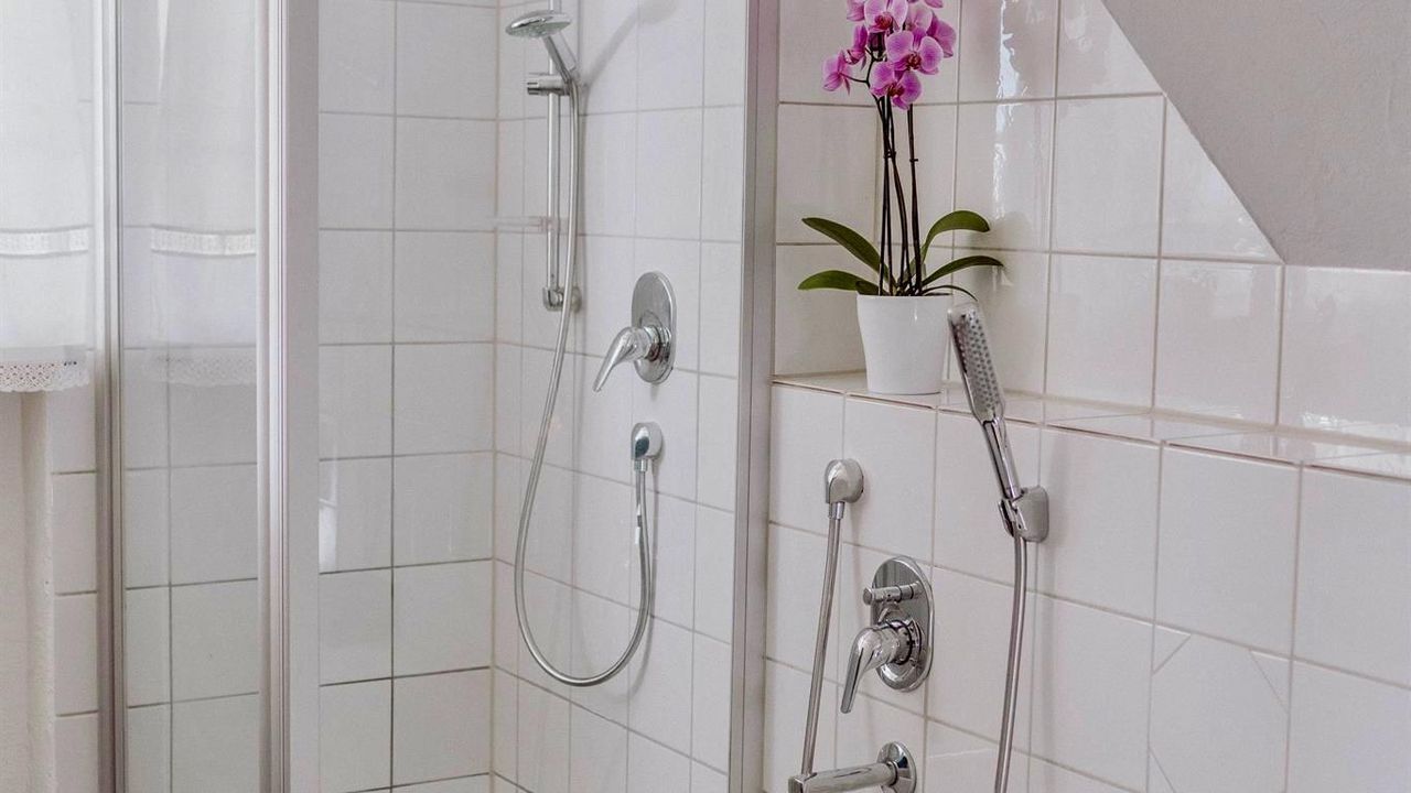 Appartement B - Badezimmer Appartement B - Badezimmer